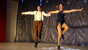 <p>Das Tanzpaar Xavier und Kiara zeigte die Beintechnik zur Filmmusik von „Titanic“.</p>