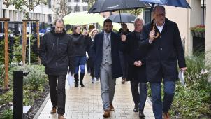 <p>Vize-Ministerpräsident Antonios Antoniadis besuchte auf Einladung von Guido Beermann, Minister für Infrastruktur und Landesplanung des Landes Brandenburg, auch ein Vorzeigeprojekt im öffentlich geförderten Wohnungsbau.</p>