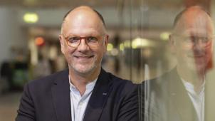 <p>Thomas Philipp Reiter präsentiert die neue Sendung.</p>