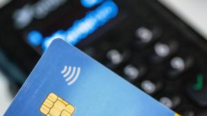 <p>Weil sie mit einer „gefundenen“ Bankkarte Rechnungen zahlte, wurde eine Eupenerin zu sechs Monaten und 1.600 Euro Geldstrafe verurteilt.</p>