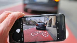 <p>116Euro kostet es, wenn man beim Parken auf dem Fahrradstreifen erwischt wird.</p>