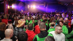 <p>Im Festzelt wurde bis in die Morgenstunden ausgiebig gefeiert.</p>