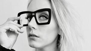 <p>Anne Vanaken hat eine ganz besondere Brille desgint.</p>
