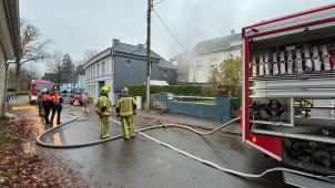 <p>Die Bewohnerin des Reihenhauses wurde bei dem Brand leicht verletzt.</p>