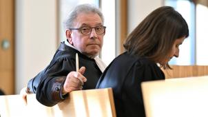 <p>Die Rechtsanwälte Martin und Judith Orban übernehmen die Verteidigung des Angeklagten.</p>