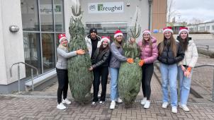 <p>Die Bäume der „Weihnachtsbaum &amp; Co. KG“ sind vollkommen nachhaltig und haben eine CO2-Bilanz von null.</p>