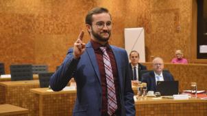 <p>Lothar Faymonville bei der Eidesleistung am Montag im Parlament der DG</p>