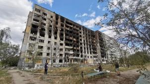 <p>Russische Raketen haben auch dieses Hochhaus zerstört.</p>