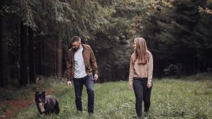 <p>Im Hundetraining geht es um mehr als das stumpfe Ausüben von Kommandos, sondern um das soziale Miteinander und Akzeptanz.</p>