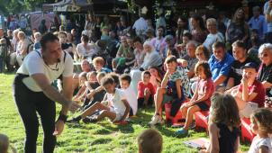 <p>Clown „Agro“ hät das Publikum in Bann.</p>
