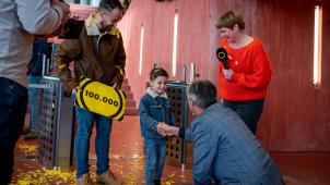 <p>Direktor Hans Gubbels begrüßte den 100.000. Besucher im Discovery Museum.</p>