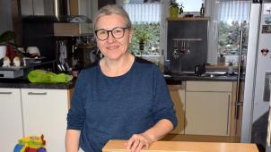 <p>Der Fall von Tagesmutter Arlette Raxhon (hier in ihrer Küche in Moresnet) sorgt weiterhin für viel Wirbel und dürfte schon bald auch das Parlament der DG beschäftigen.</p>