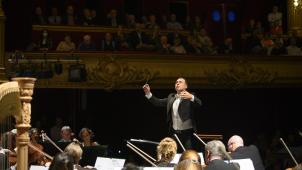 <p>Den Lütticher Konzertabend zum Gedenken an Giacomo Puccini leitet Musikdirektor Giampaolo Bisanti.</p>