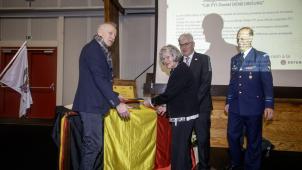 <p>Daniel Neubourg, Maria Bellin und Charles Servaty schneiden das Band durch.</p>