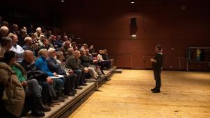 <p>Gerhard Reuter referierte im Mozartsaal des Zentrums Worriken zum Thema „Invasive Arten“.</p>