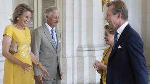 <p>Königin Mathilde, König Philippe, Großherzogin Maria Teresa und Großherzog Henri (v.l.) 2023 zu Besuch im Schloss Laeken.</p>