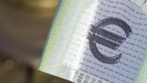 <p>Das Eurosymbol ist auf einem 100-Euro-Geldschein. Die Zinserhöhungen hatten Auswirkungen auf das Quellensteueraufkommen.</p>