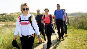 <p>Auch Königin Mathilde nahm an der Wanderung an der belgischen Küste teil.</p>