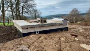 <p>In Henumont (Gemeinde Trois-Ponts) baut die SWDE eine Druckerhöhungsanlage.</p>