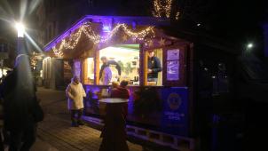 <p>Nicht zuletzt auf dem Weihnachtsmarkt kommen die Holzbuden als Verkaufsstände zum Einsatz.</p>