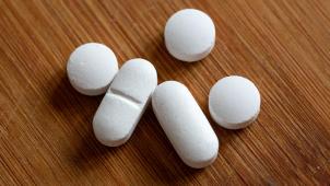 <p>Tabletten und Vitaminpräparate von Calcium, Vitamin D und Magnesium.</p>