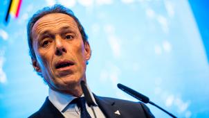 <p>Jacques Vandermeiren war 2016 vom Unternehmen Elia zum Hafenbetrieb Antwerpen gewechselt. Seit zwei Jahren steht er an der Spitze des Fusionsunternehmens Port of Antwerp Bruges.</p>