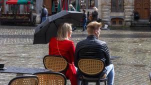 <p>Ausharren im Regen auf dem Grand’Place in Brüssel</p>