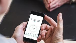 <p>Die App ist leicht zu bedienen, mit einem einfachen Auflagen des Fingers startet die Messung.</p>