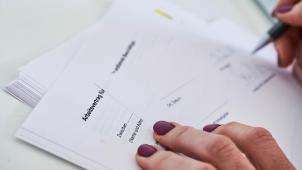 <p>Wenn es um die Lohnfindung geht, sind Arbeitnehmer und Arbeitgeber nicht auf derselben Wellenlänge.</p>