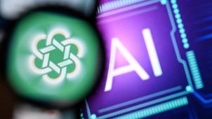 <p>Mit dem Durchbruch von KI-Tools wie ChatGPT sehen sowohl Unternehmensleiter als auch Arbeitnehmer den zunehmenden Einsatz von künstlicher Intelligenz als einen der wichtigsten Trends an.</p>