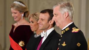 <p>Emmanuel und Brigitte Macron waren im November 2018 zu Gast bei König Philippe und Königin Mathilde. Jetzt revanchiert sich das französische Präsidentenpaar.</p>