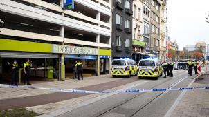 <p>Die Polizeikräfte richteten am Mittwoch einen Sicherheitsperimeter um den Schauplatz der Schießereiein.</p>
