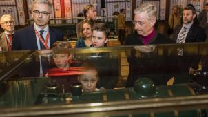 <p>Dieses Bild von König Philippe und seinen Kindern ist im Frühjahr 2017 entstanden, bei der Museumsnacht in Brüssel im Eisenbahnmuseum „Train World“.</p>