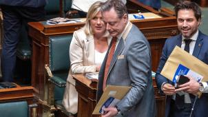 <p>Für Bart De Wever (M.) ist es entscheidend, dass die künftige Föderalregierung eine Mehrheit auf flämischer Seite hat. Für Georges-Louis Bouchez (r.) ist das irrelevant.</p>