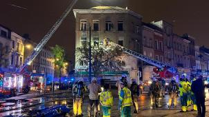 <p>In der Brüsseler Gemeinde Anderlecht kamen am Donnerstag bei einem Brand in einem Wohnhaus drei Menschen ums Leben. Zwei weitere Personen wurden von der Feuerwehr gerettet.</p>
