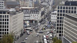 <p>Diese Luftaufnahme vom Riesenrad auf dem Place Poelaert zeigt den Louise-Kreisverkehr.</p>