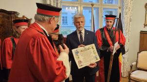<p>Petr Pavel wurde in belgische Brauergilde aufgenommen.</p>
