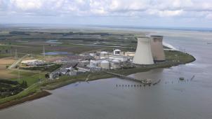<p>Das Kernkraftwerk von Doel befindet sich im Hafen von Antwerpen am linken Ufer der Schelde.</p>