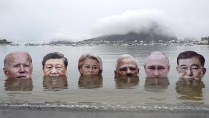 <p>Protestaktion: Joe Biden, Xi Jinping, Ursula von der Leyen, Narendra Modi, Wladimir Putin und Shigeru Ishiba im Wasser</p>