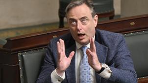 <p>Ein Stoßgebet? Regierungsbildner Bart De Wever hat die Büchse der Pandora wieder geöffnet.</p>