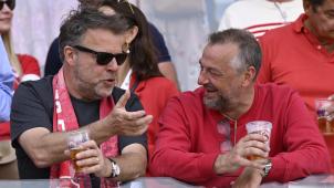 <p>Tom Waes (rechts) im Gespräch mit dem belgischen TV-Macher Tom Lenaerts (links)– beide sind bekennde Antwerpen-Fans.</p>