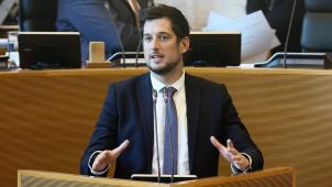 <p>Adrien Dolimont im wallonischen Regionalparlament in Namur</p>
