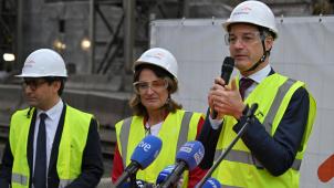 <p>Premier Alexander De Croo sowie die EU-Kommissare Teresa Ribera und Stéphane Séjourné (v.r.n.l.)</p>