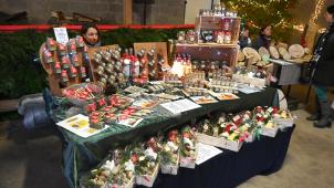<p>Weihnachtsmarkt in Lengeler: Das Geschehen dreht sich um die urige Scheune von Helmut Veiders. Der Markt öffnet am Samstag um 16 Uhr und am Sonntag bereits um 10 Uhr seine Pforten.</p>