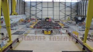 <p>Das inzwischen fast leer geräumte Maschinenhaus des vor zwei Jahren stillgelegten Atommeilers Doel 3</p>