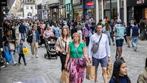 <p>Hier tummeln sich täglich Tausende Belgier: Die Rue Neuve ist eine Fußgängerzone und Einkaufsstraße in Brüssel zwischen dem Place Rogier und dem Place de la Monnaie.</p>