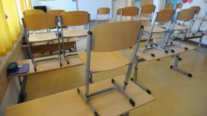 <p>Schulenvor Stillstand: Lehrer streiken gegen Sparpläne.</p>
