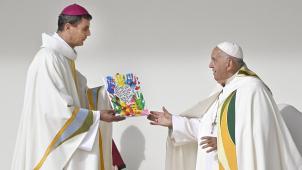<p>Höhepunkt des Kirchenjahres: Erzbischof Luc Terlinden (l.) und Papst Franziskus im September in Brüssel.</p>
