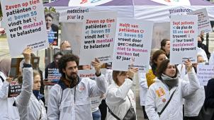 <p>Oktober 2021: Protest gegen die Pläne der Vivaldi-Regierung, strenger gegen Langzeitkranke vorzugehen.</p>