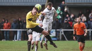 <p>Jordan Bissen (links)und die Raeren-Eynattener müssen sich Stade Verviers geschlagen geben.</p>